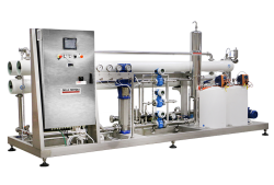 Reverse osmosis for industrial processes or for the industrial production of soft drinks, mineral water and beer